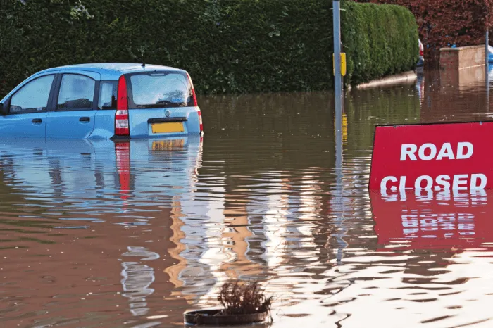 Apakah Zurich Autocillin menanggung kerusakan akibat banjir?