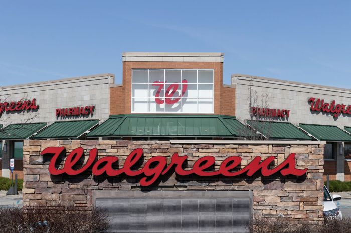 Apakah Sycamore Partners akan mengakuisisi Walgreens sepenuhnya?