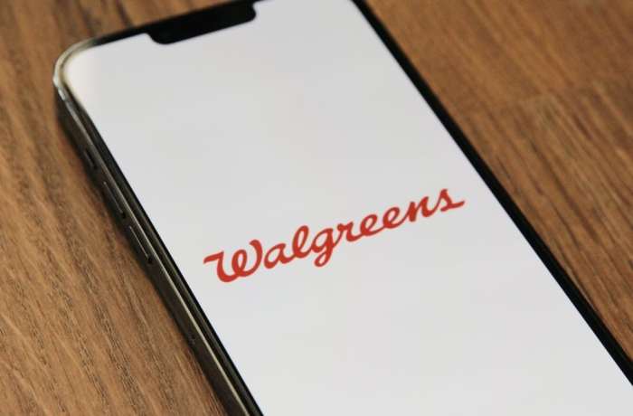 Bagaimana strategi Sycamore Partners mempengaruhi kinerja keuangan Walgreens di masa depan?